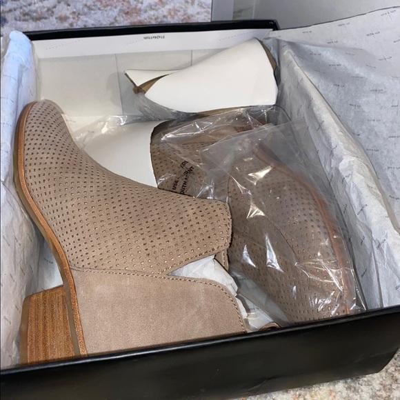 NWT Dolce Vita booties - Picture 3 of 3